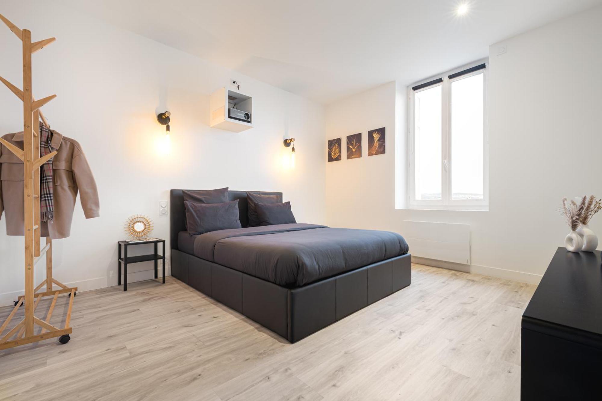 סן-אטיין Cinema & Jacuzzi Aux Etoiles - Casabianca Suite מראה חיצוני תמונה