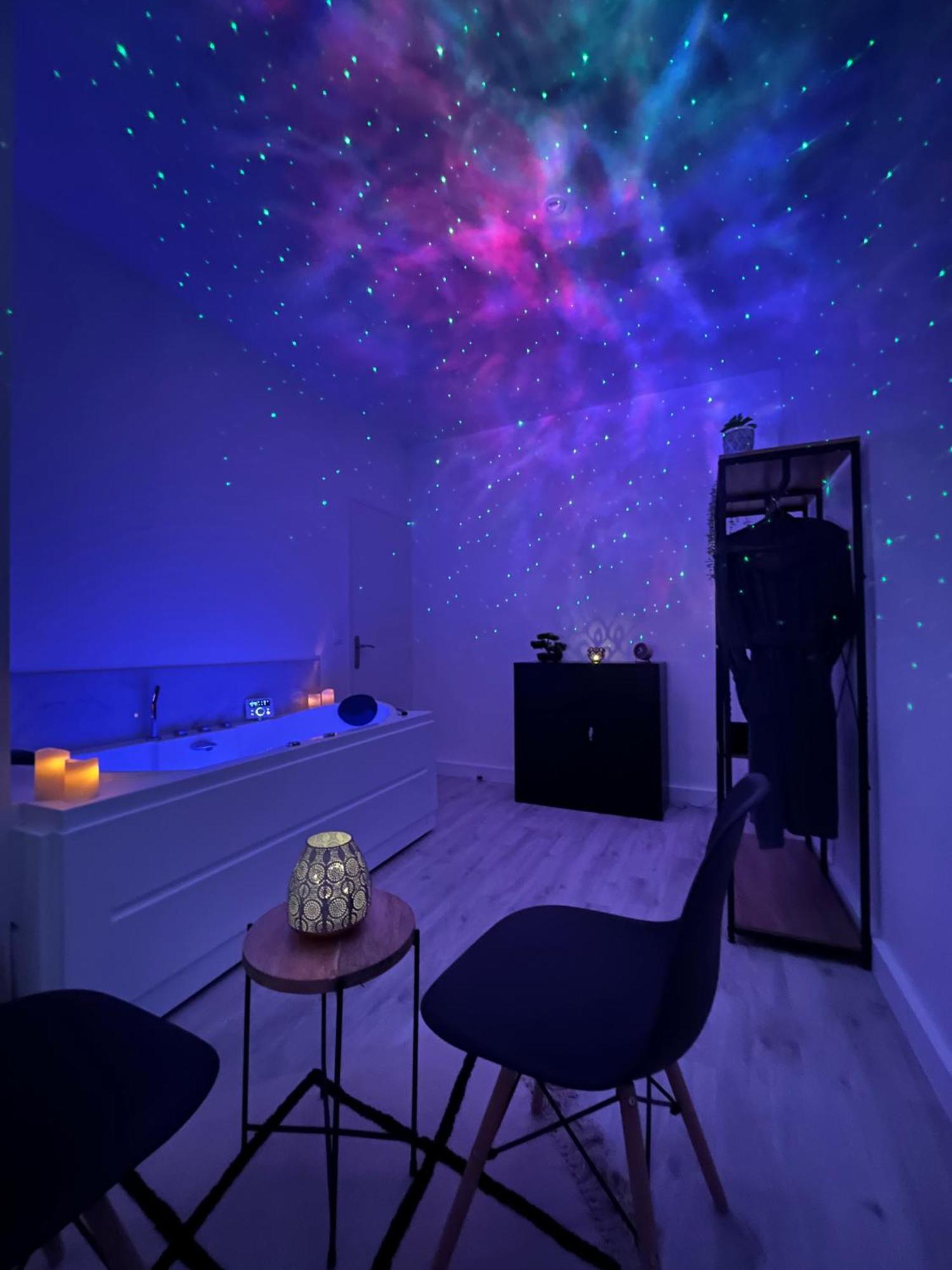 סן-אטיין Cinema & Jacuzzi Aux Etoiles - Casabianca Suite מראה חיצוני תמונה